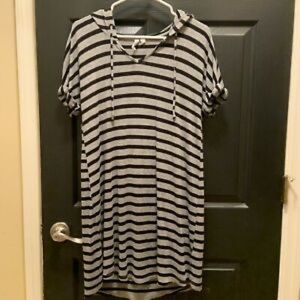 Cable & Gauge black and gray striped dress size M